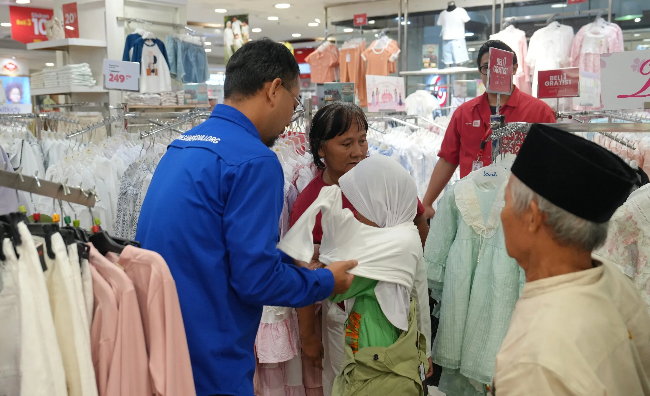 Foto 34 dari album Belanja Bareng Yatim Dhuafa Difabel 2026
